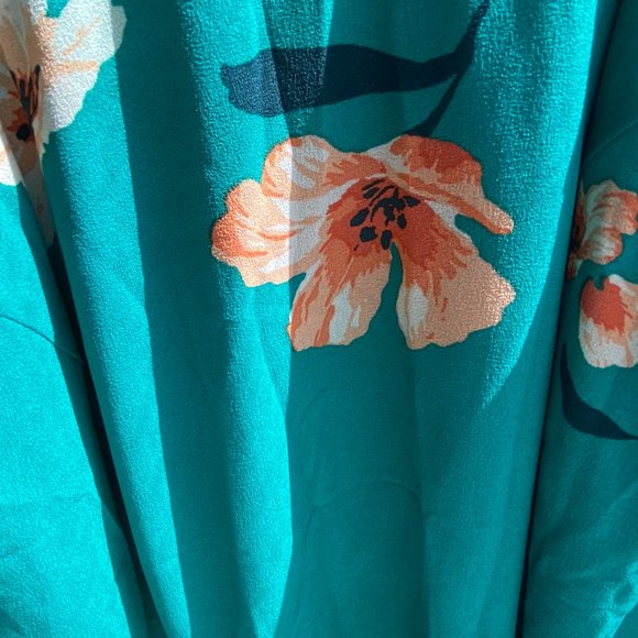 Aritzia Green Floral Plunge Back Midi Dress (6) - Picture 6 of 7